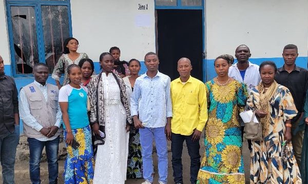 Membres de la communauté réunis lors d'une activité de SAPI en RDC